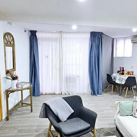 Chic La Caleta Apartment La Medida