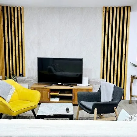 Chic La Caleta Apartment *
